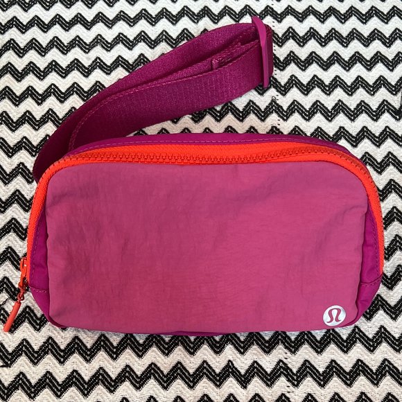 NWOT Pink Lychee / Ripened Raspberry OG lululemon Everywhere Belt Bag EBB 1L - Picture 2 of 10